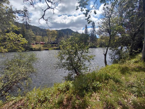 22266 Highway 62, Shady Cove, OR 97539