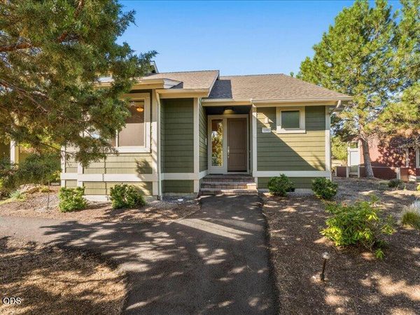 1395 Highland View Loop, Redmond, OR 97756