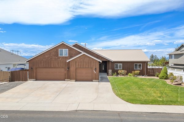 3099 SW Cascade Vista Drive, Redmond, OR 97756