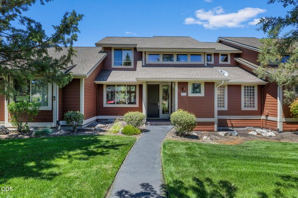 675 Sagebush Circle, Redmond, OR 97756