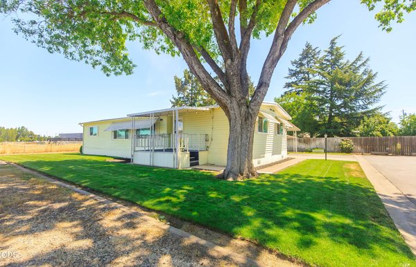 2600 Stearns Way, SPC 1B, Medford, OR 97501