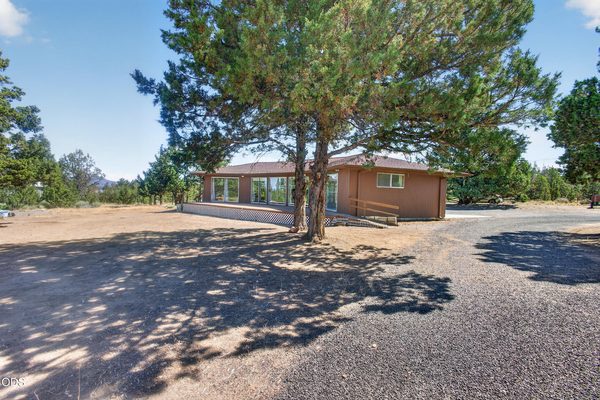 7004 SW Highland Drive, Powell Butte, OR 97753