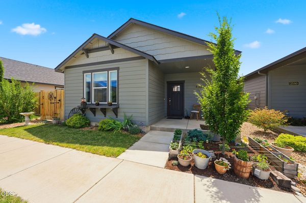 2576 NW Teak Place, Redmond, OR 97756