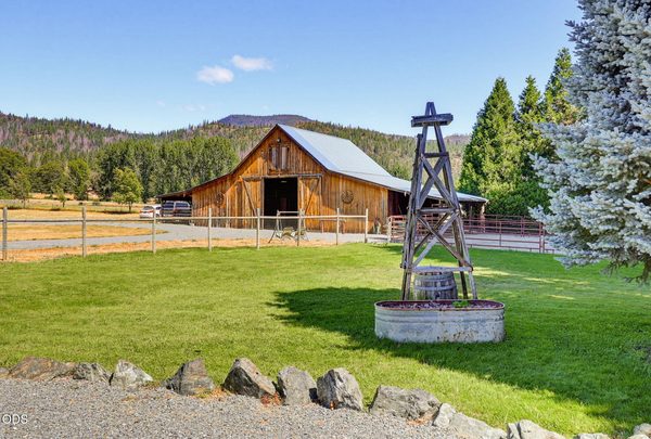 7935 Upper Applegate Road, Jacksonville, OR 97530