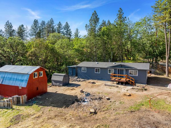 221 Hansen Drive, Grants Pass, OR 97526
