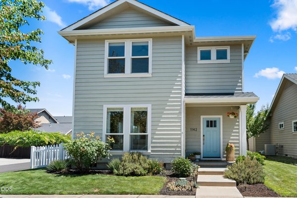 1142 N Haskell Street, Central Point, OR 97502