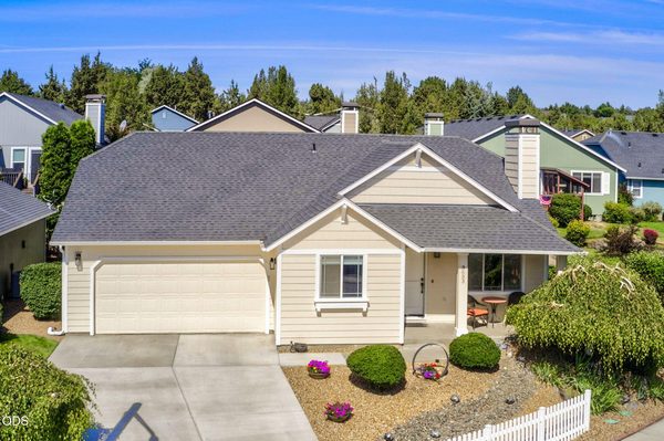 3633 SW 29th Street, Redmond, OR 97756