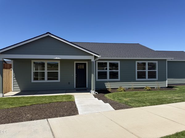 651 NE Mitchell Street, 166, Madras, OR 97741