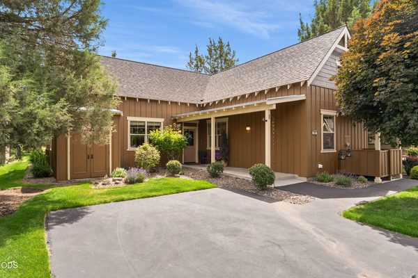 320 Split Rail Lane, Redmond, OR 97756