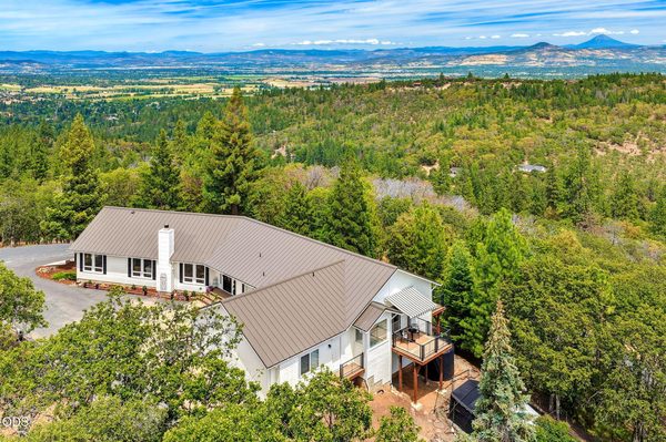 831 Juanita Way, Jacksonville, OR 97530