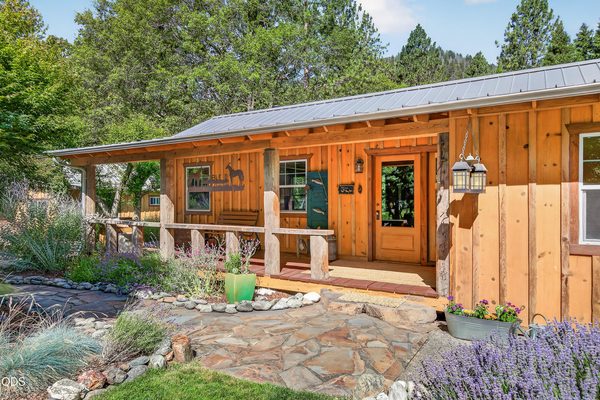 9662 Upper Applegate Road, Jacksonville, OR 97530