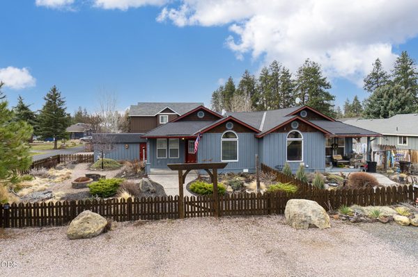 747 E Black Butte Avenue, Sisters, OR 97759