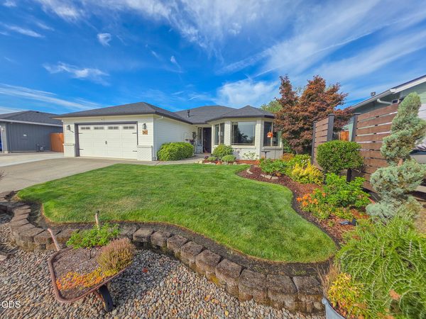 262 Summer Glen Way, Central Point, OR 97502