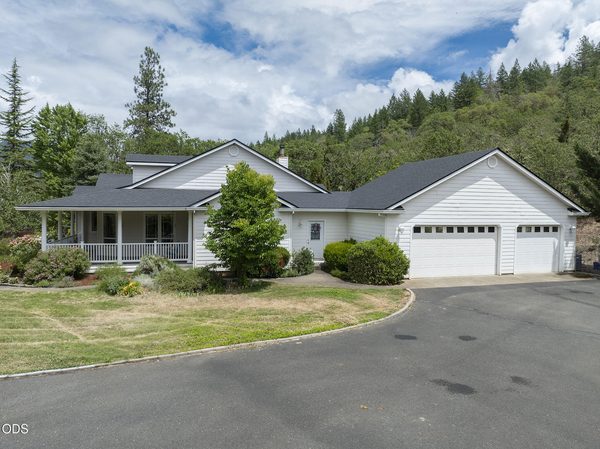 279 Ridgefield Road, Grants Pass, OR 97527