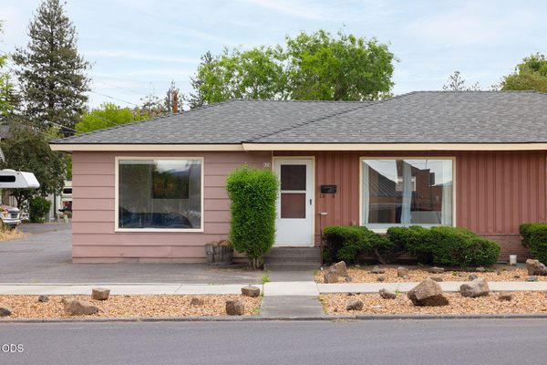 820 NE 4th Street, Bend, OR 97701