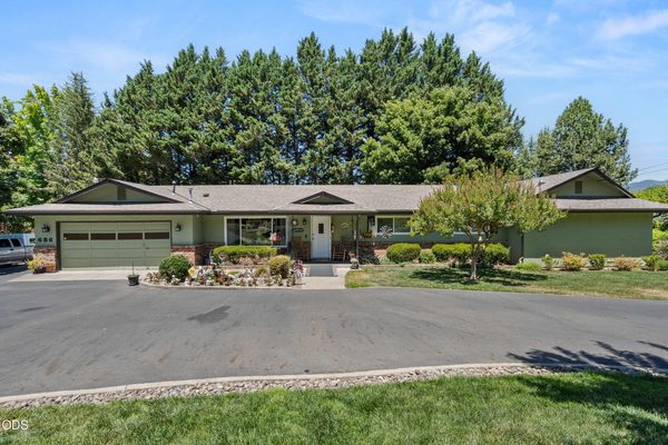 686 Towne Street, Grants Pass, OR 97527