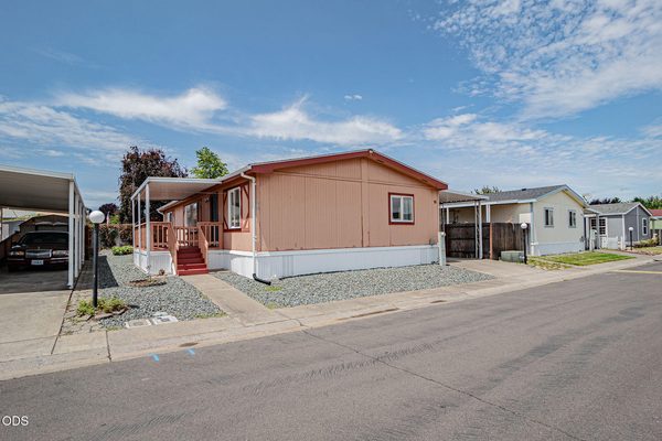 1570 S Peach, SPC 91, Medford, OR 97501