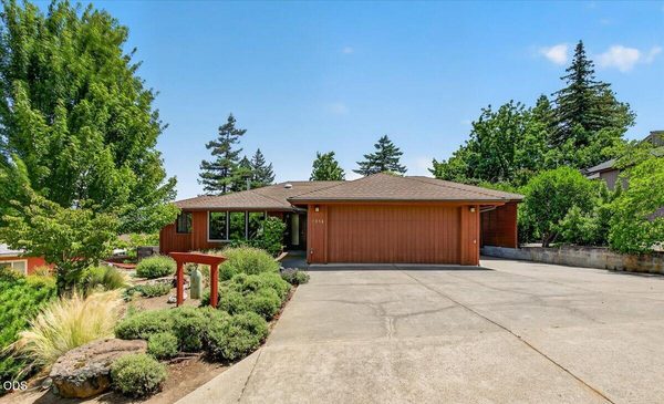 1056 Beswick Way, Ashland, OR 97520