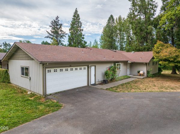 1740 Southgate Way, Grants Pass, OR 97527