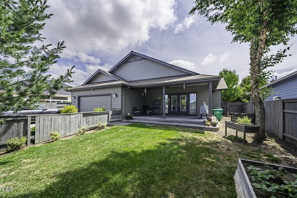 256 Robert Trent Jones Boulevard, Eagle Point, OR 97524