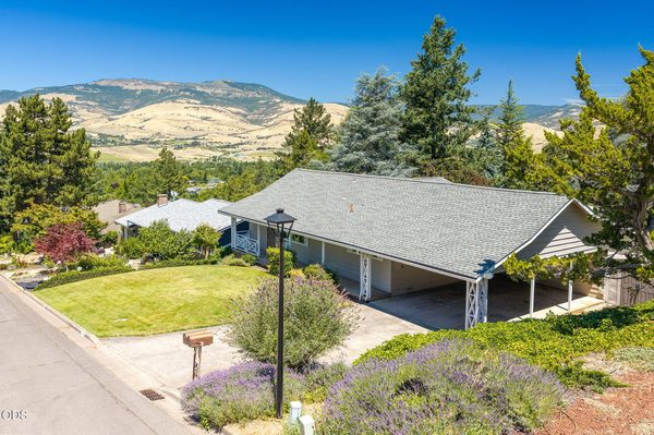 1150 Hillview Drive, Ashland, OR 97520