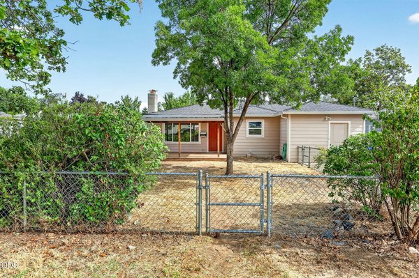 1332 Winchester Avenue, Medford, OR 97501