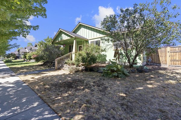 1345 NE 3rd Street, Redmond, OR 97756