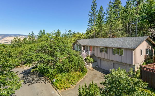 1536 Pinecrest Terrace, Ashland, OR 97520