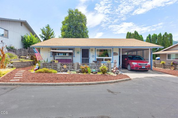 103 Brookside Court, Rogue River, OR 97537