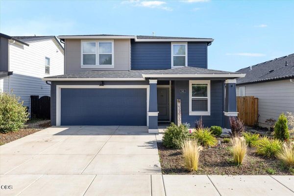 541 Black Bear Drive, Medford, OR 97501
