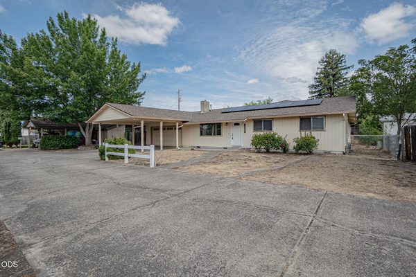 2327 Crater Lake Avenue, Medford, OR 97504