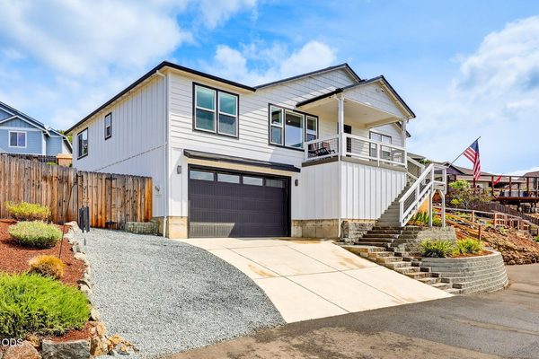 1031 Ruby Meadows Drive, Eagle Point, OR 97524