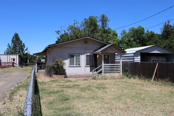 2370 Sunset Court, Medford, OR 97501