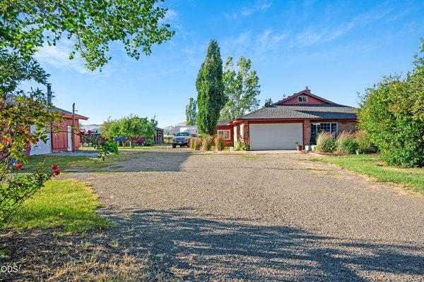 8230 Hill Road, Klamath Falls, OR 97603