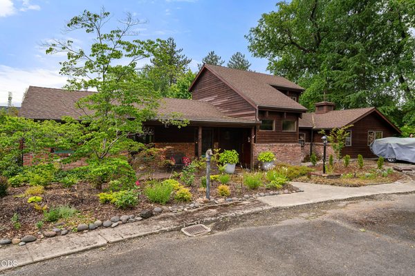 2502 Dellwood, Medford, OR 97504
