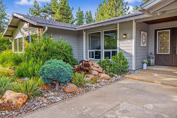 3665 Pine Tree Drive, Klamath Falls, OR 97603