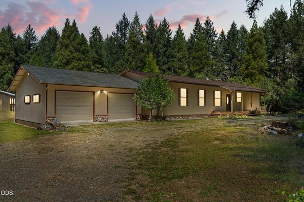 273 Fawn Lane, Azalea, OR 97410