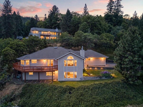 1020 Walker Avenue, Ashland, OR 97520