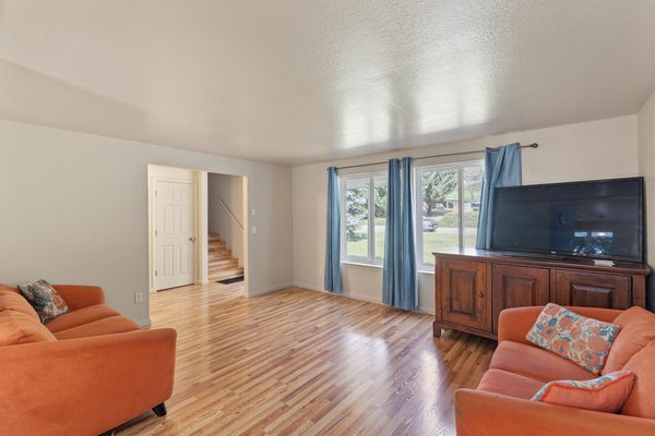 7764 Azalea-Glen Road, Glendale, OR 97442