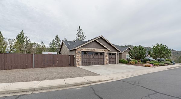 217 White Oak Way, Shady Cove, OR 97539