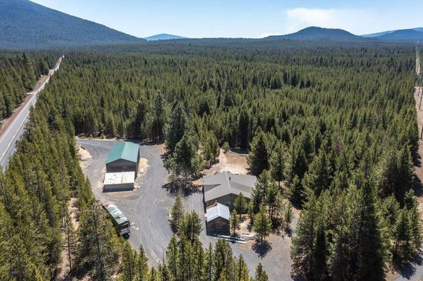 18142 Highway 58, Crescent Lake, OR 97733